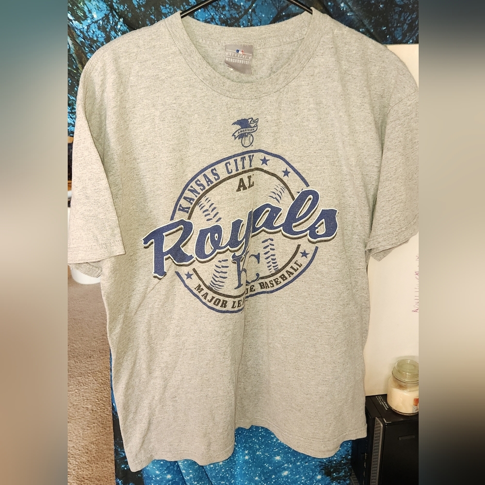 Mens large Royals t shirt
